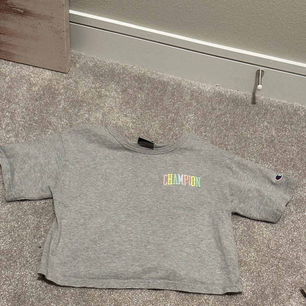 Champion cropped Gray Tee with Colorful Logo